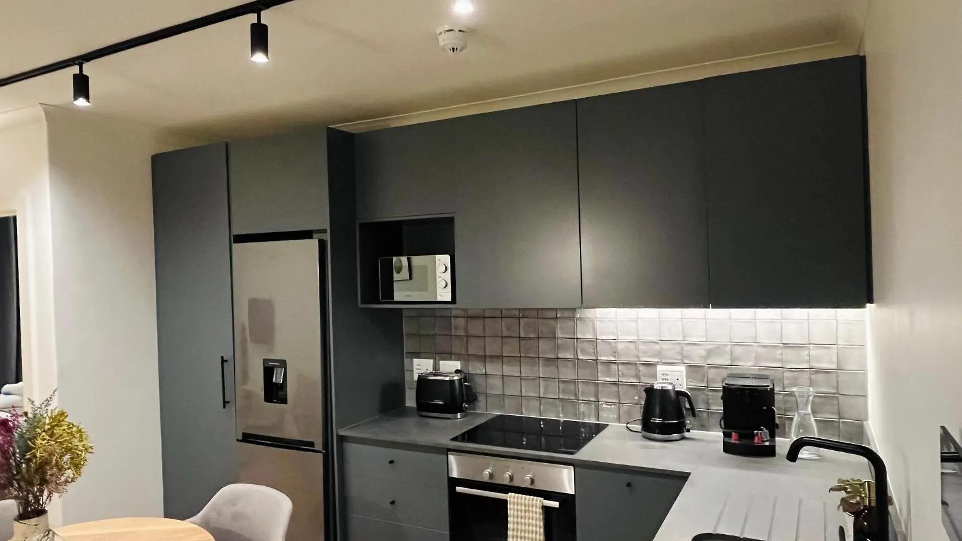 Stylish 1-Full Bedroom Apartment With A Separate Living Room, Workspace And Kitchen Close To The Beach And V&A In Cape Town