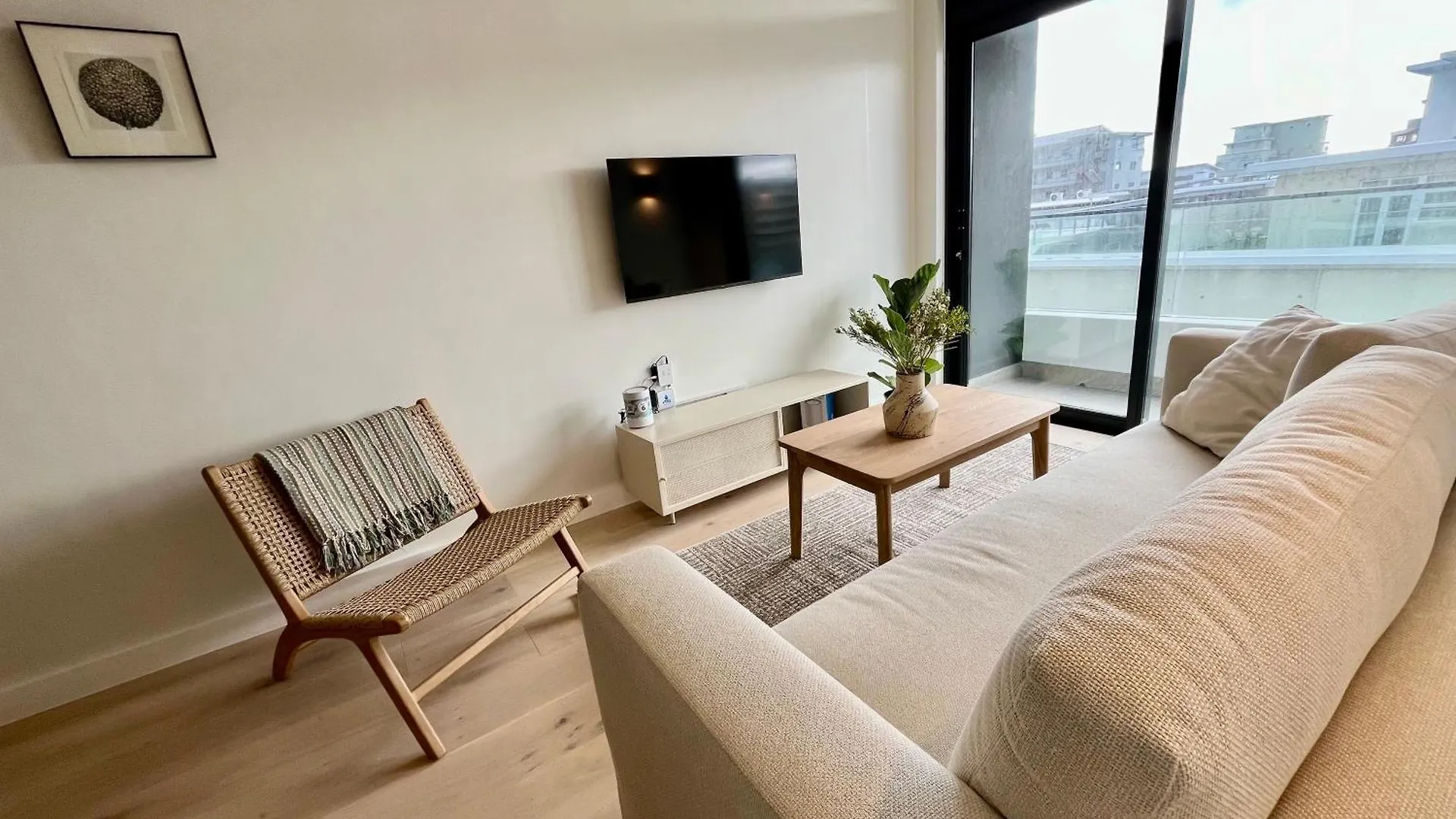 Stylish 1-Full Bedroom Apartment With A Separate Living Room, Workspace And Kitchen Close To The Beach And V&A In Cape Town