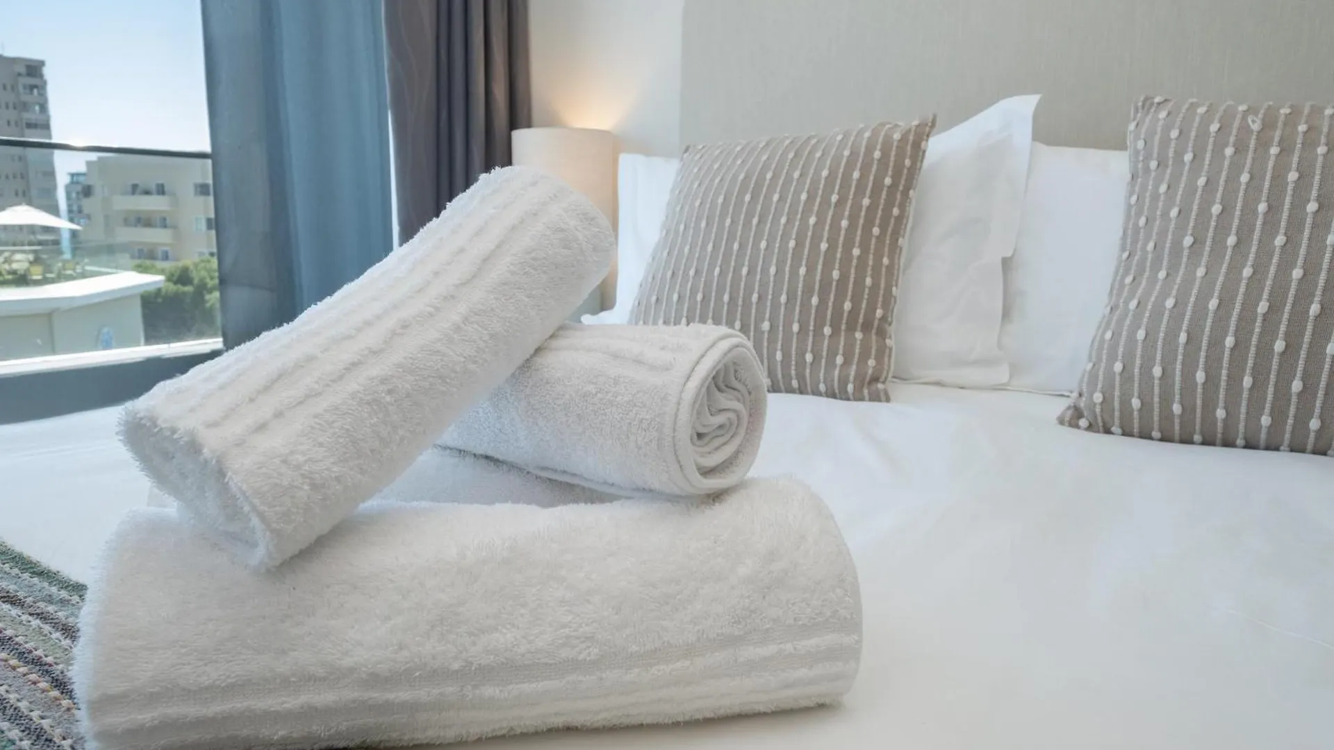 Stylish 1-Full Bedroom Apartment With A Separate Living Room, Workspace And Kitchen Close To The Beach And V&A In Cape Town South Africa