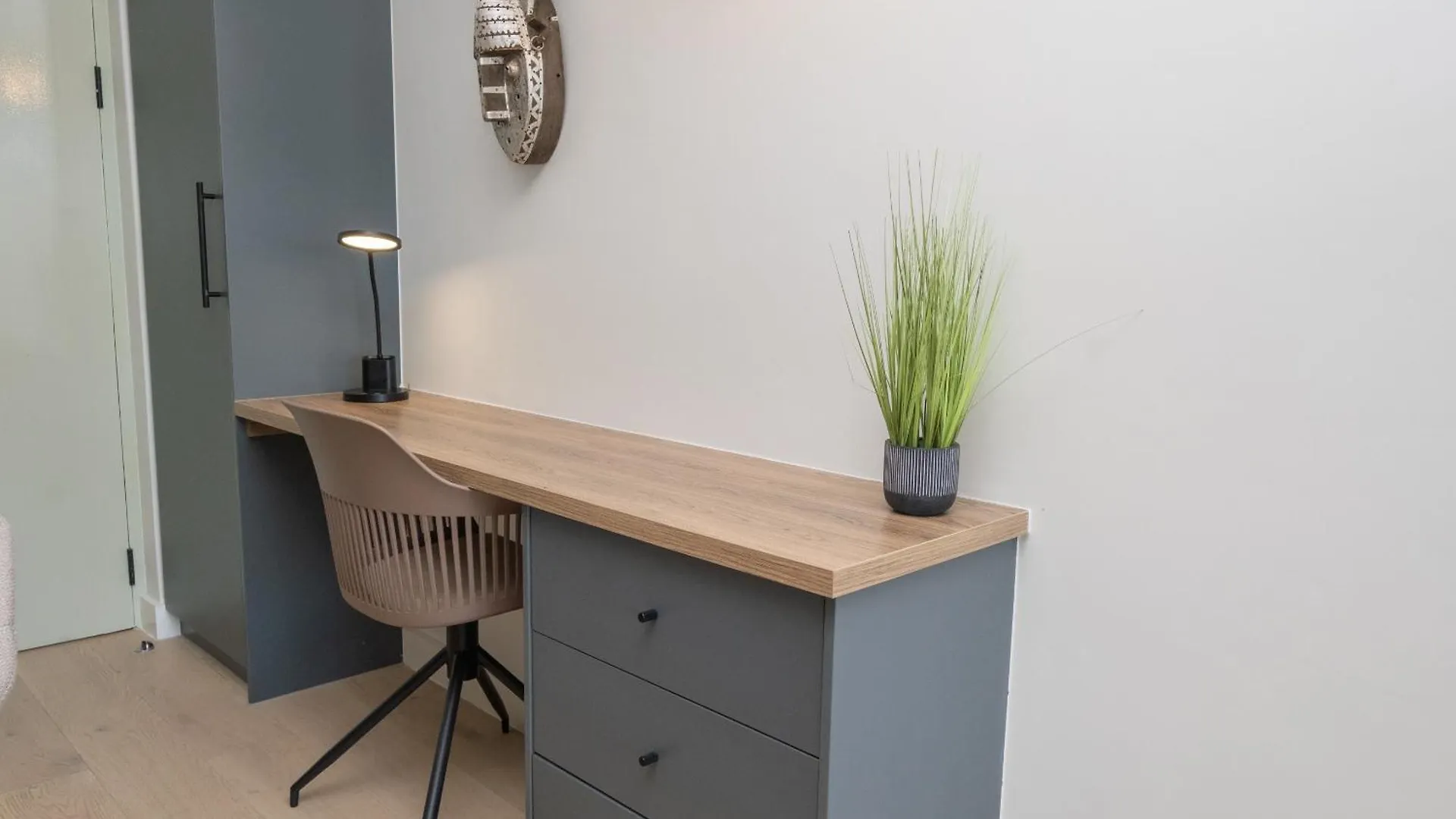 Stylish 1-Full Bedroom Apartment With A Separate Living Room, Workspace And Kitchen Close To The Beach And V&A In Cape Town 0*,  South Africa