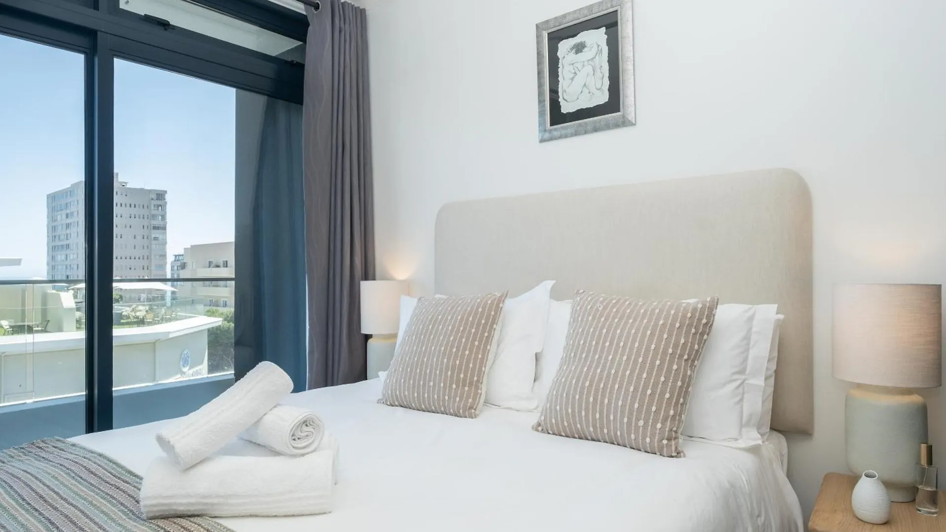 Stylish 1-Full Bedroom Apartment With A Separate Living Room, Workspace And Kitchen Close To The Beach And V&A In Cape Town