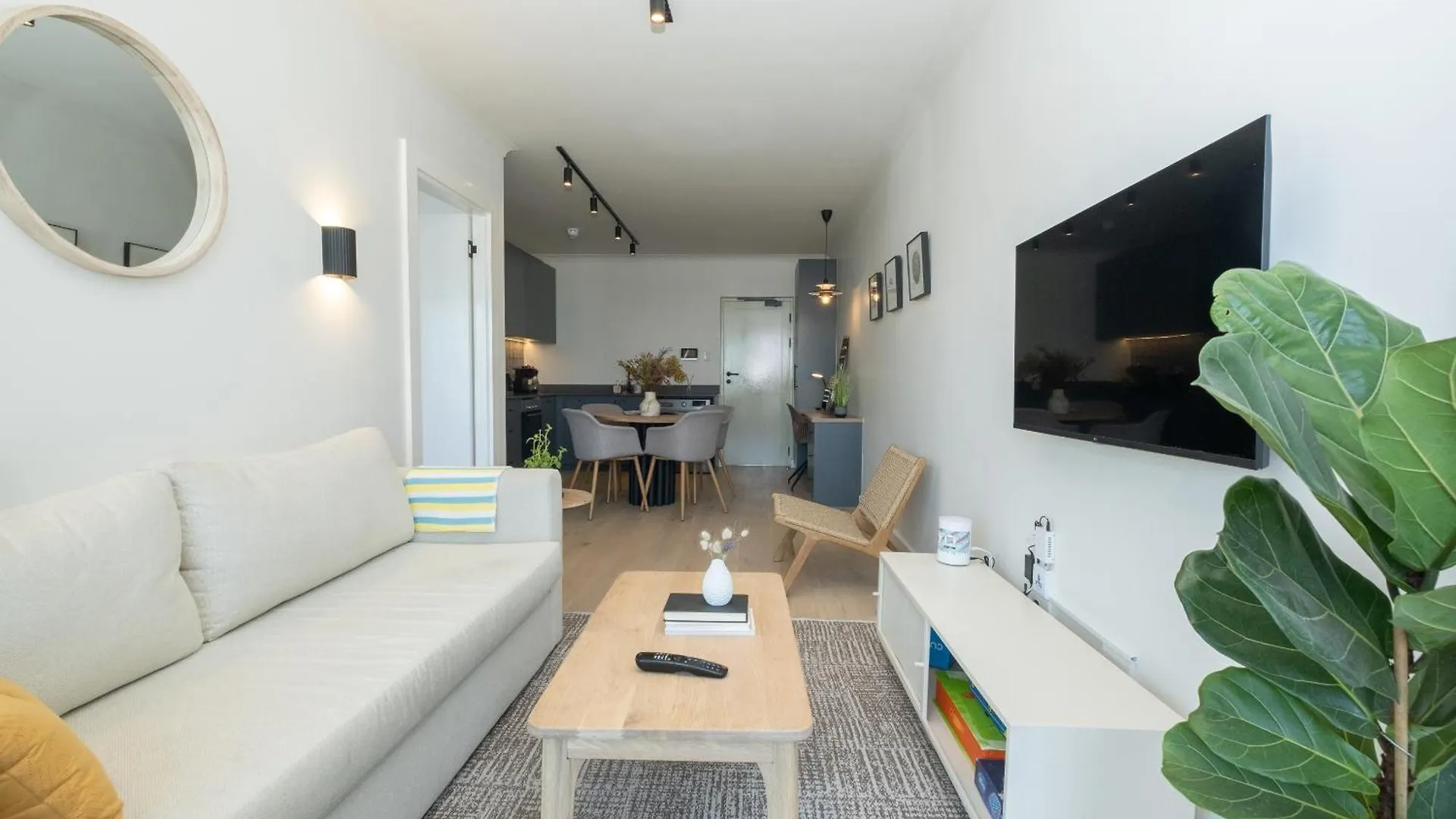 Stylish 1-Full Bedroom Apartment With A Separate Living Room, Workspace And Kitchen Close To The Beach And V&A In Cape Town