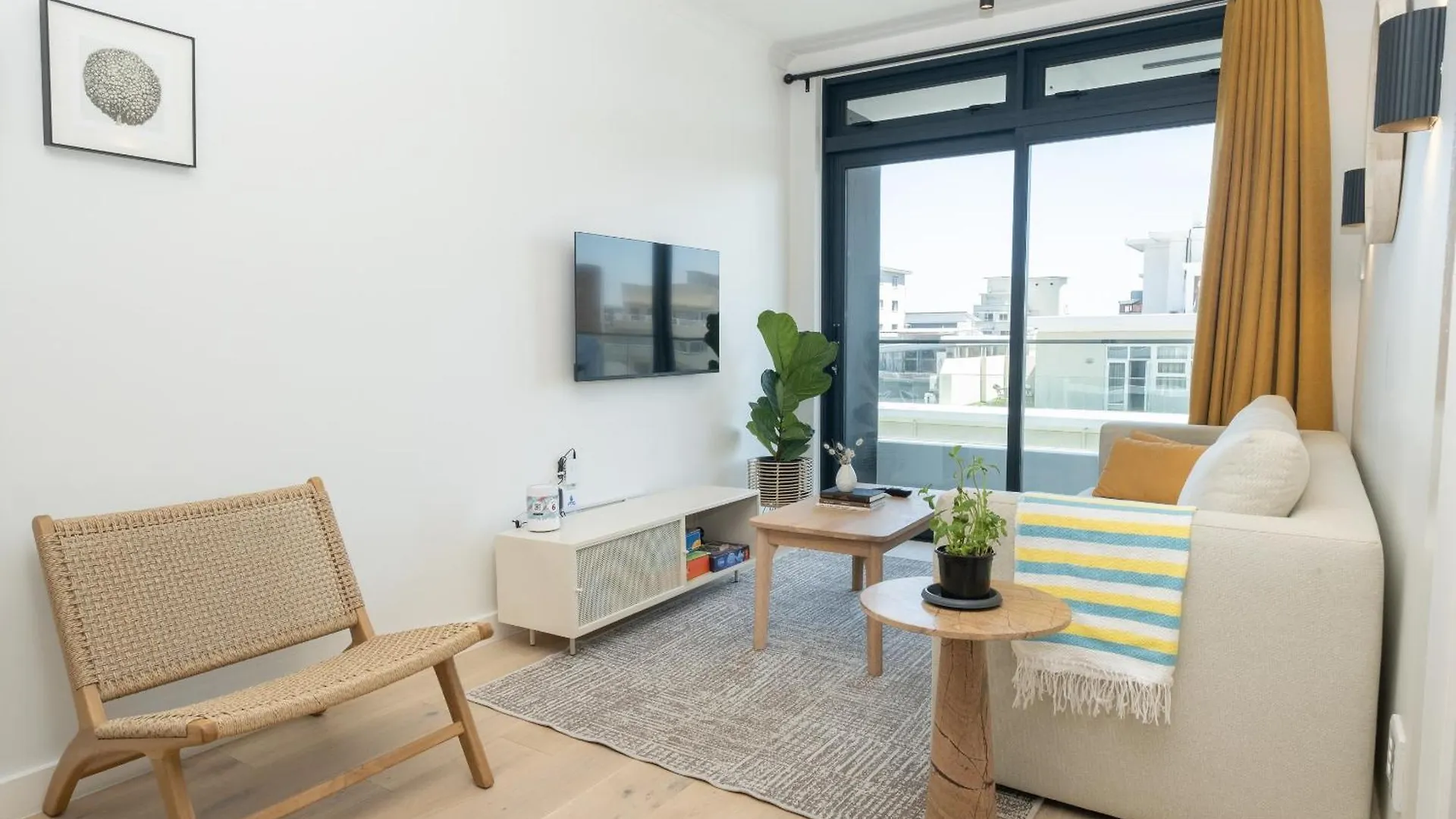 Stylish 1-Full Bedroom Apartment With A Separate Living Room, Workspace And Kitchen Close To The Beach And V&A In Cape Town